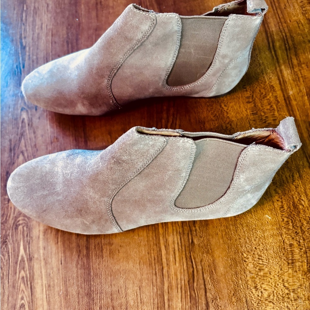 Report Tan Suede Ankle Boots Size 8, Awesome condition